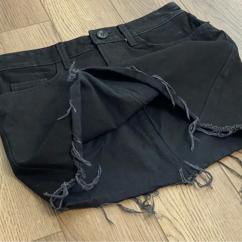 Carmar Black Mini Denim Skirt Raw Hem Women’s‎ 26